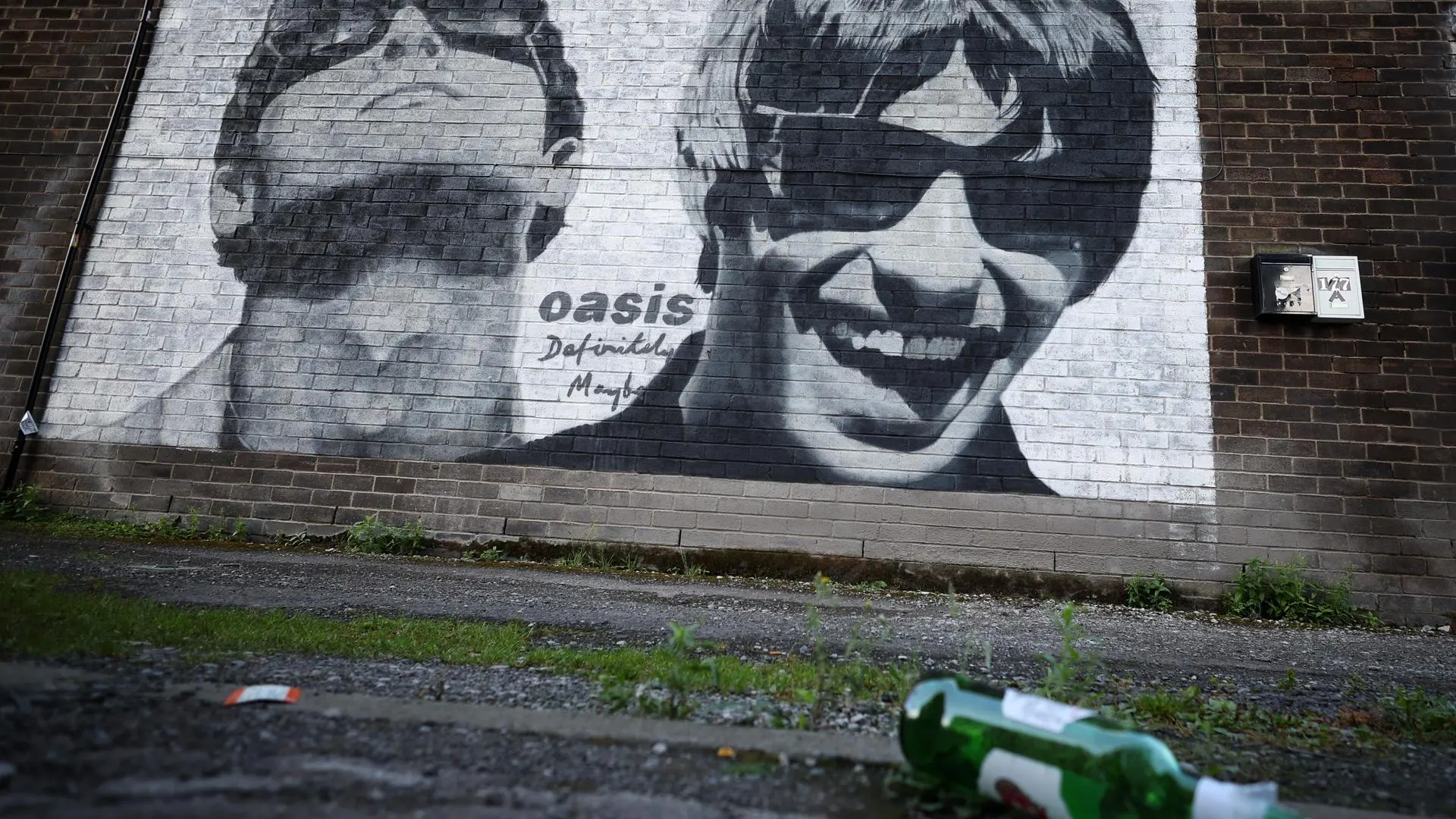 Mural de los hermanos Gallagher en Manchester