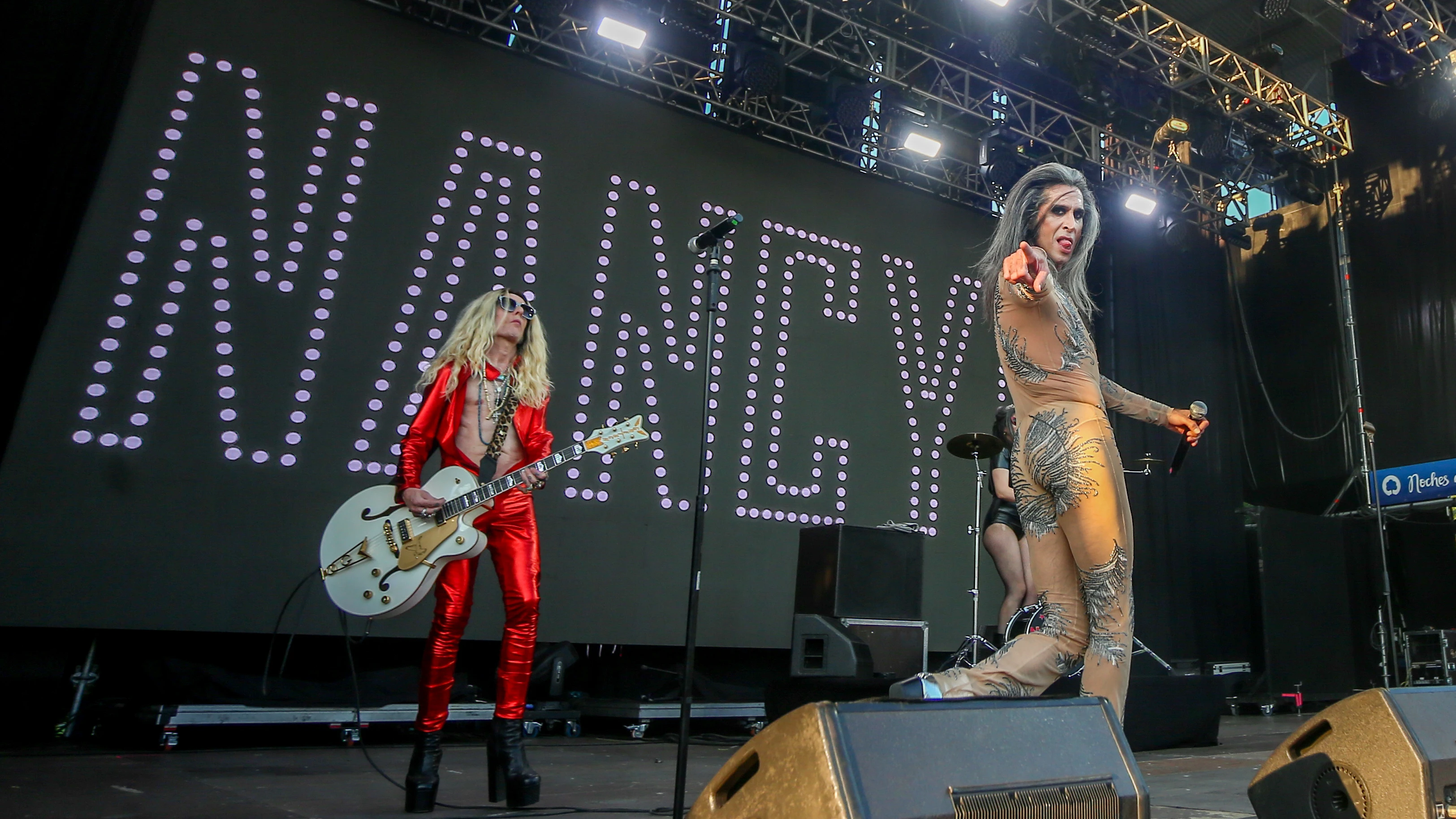 El cantante Mario Vaquerizo, durante un concierto de las Nancys Rubias previo al de Fangoria en el festival Noches del Botánico, a 15 de julio de 2021, en Madrid (España). 