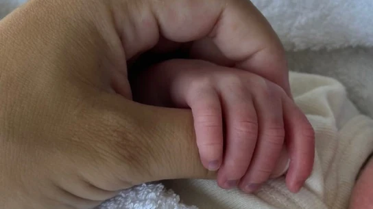 Una de las hijas prematuras de Marta Pombo, en la UCI al no poder respirar bien: "Sigue en la incubadora, pero muy bien" Una de las hijas prematuras de Marta Pombo, en la UCI al no poder respirar bien: "Sigue en la incubadora, pero muy bien"