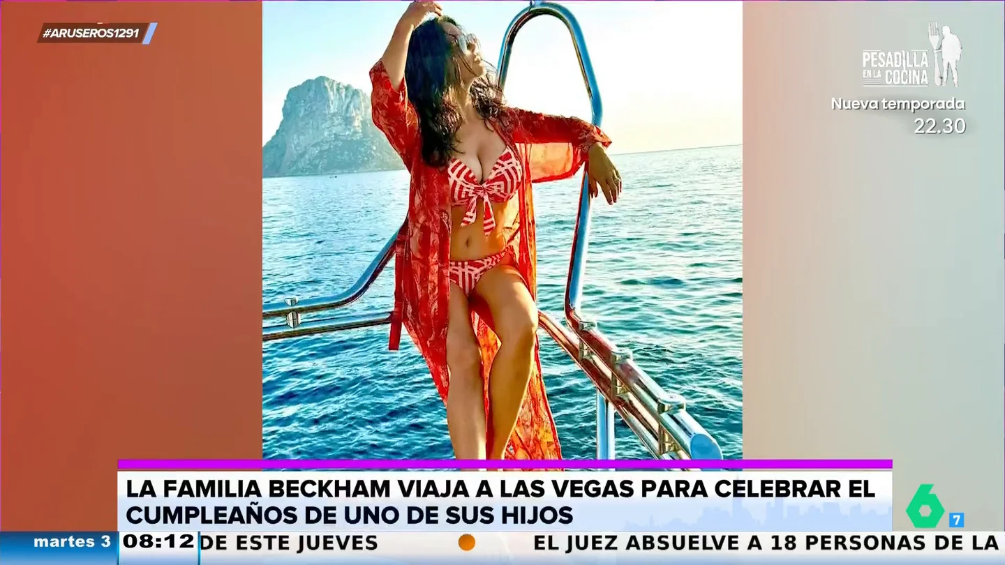 Salma Hayek celebra su 48 cumpleaños en bikini y al ritmo de Carlos Vives durante sus vacaciones en Ibiza Salma Hayek celebra su 48 cumpleaños en bikini y al ritmo de Carlos Vives durante sus vacaciones en Ibiza