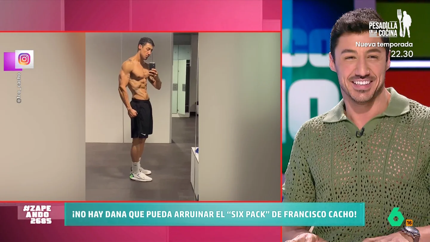 Francisco cacho revoluciona el plató de Zapeando con su 'six pack': "Das asco..." El meteorólogo de laSexta ha escogido un look que dejaba entrever sus abdominales, algo que ha provocado Dani Mateo y el resto de zapeadores le 'interroguen' sobre cómo los ha conseguido.