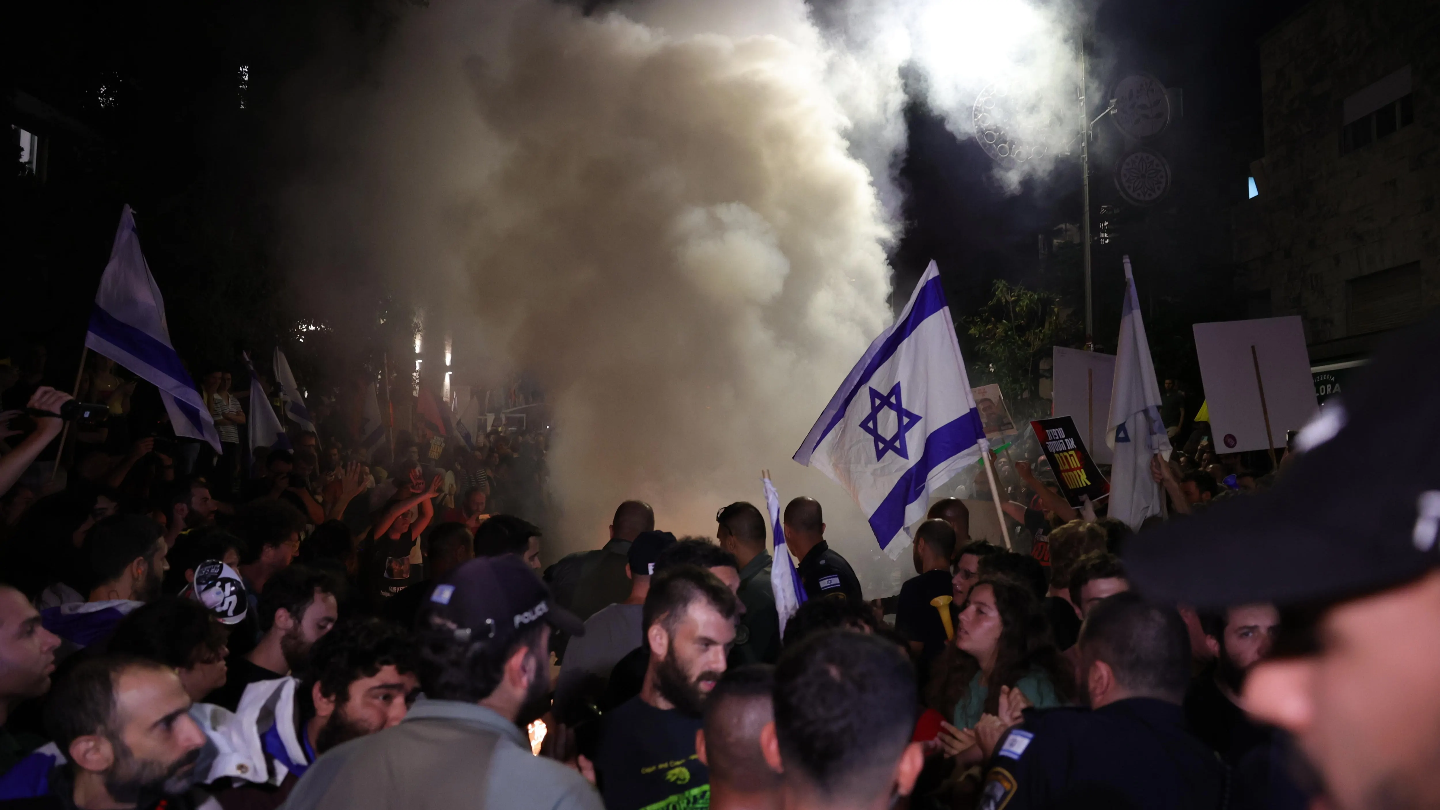 Miles de manifestantes protestan frente a la casa de Netanyahu