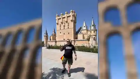 Americano se sorprende por esta tradición de Segovia Americano se sorprende por esta tradición de Segovia
