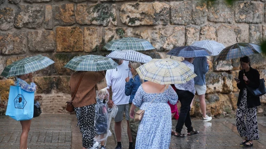 Las lluvias se mantienen este martes ante la amenaza de una nueva DANA Las lluvias se mantienen este martes ante la amenaza de una nueva DANA