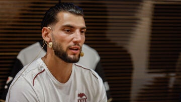 Rafa Mir, durante su presentación como nuevo fichaje del Valencia