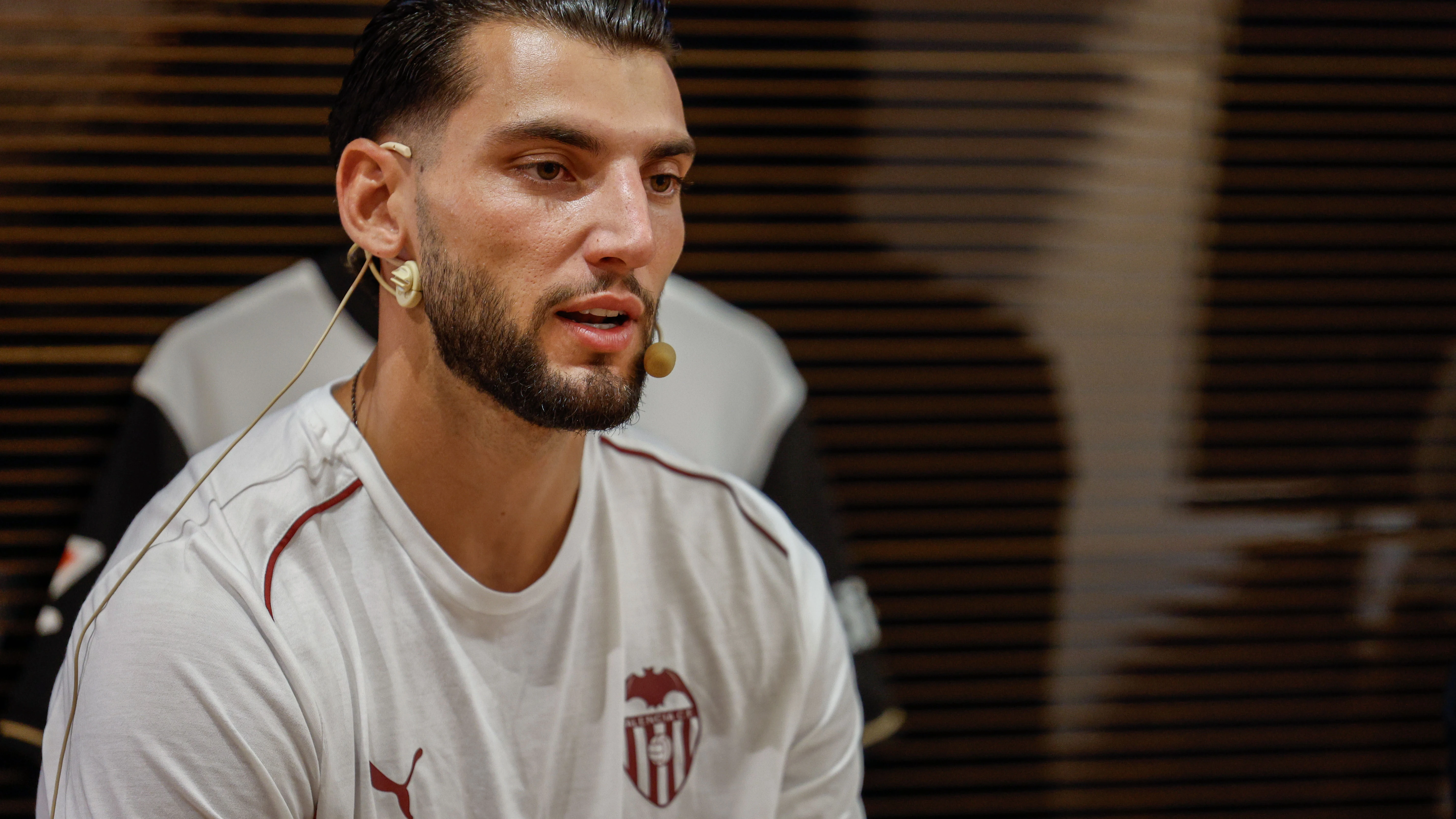 Rafa Mir, durante su presentación como nuevo fichaje del Valencia