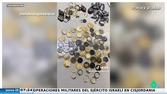Un joven encuentra siete anillos de oro de hasta 19 kilates en un día enterrados en la playa con su detector de metales Así encontró un tiktoker en solo cuatro horas siete anillos de oro de hasta 19 kilates