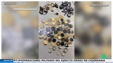 Un joven encuentra siete anillos de oro de hasta 19 kilates en un día enterrados en la playa con su detector de metales