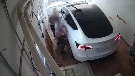 Detienen a tres personas por robar 3.000 euros en una vivienda tras darle una paliza a la víctima Detienen a tres personas por robar 3.000 euros en una vivienda tras darle una paliza a la víctima