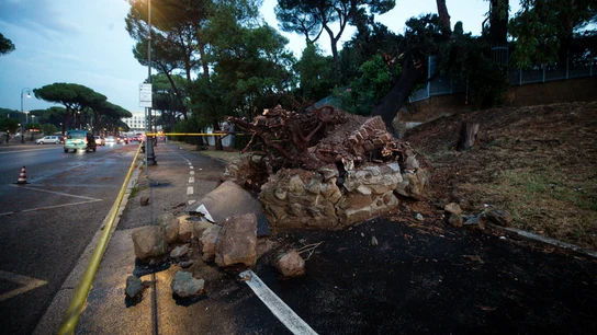 Una tormenta en Roma destroza parte del Arco de Constantino Una tormenta en Roma destroza parte del Arco de Constantino