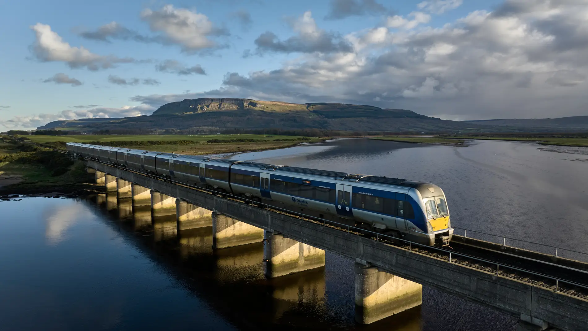 Puente sobre el río Roe, cerca de Londonderry Puente sobre el río Roe, cerca de Londonderry