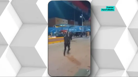 Momento del intento de entrada de cientos de menores a Melilla a través de la ciudad de Beni Enzar Momento del intento de entrada de cientos de menores a Melilla a través de la ciudad de Beni Enzar