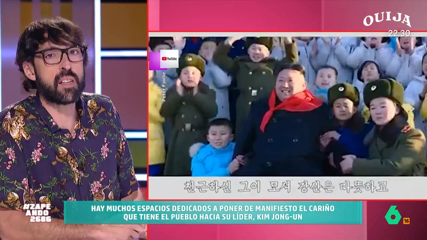 Quique Peinado, sobre los reportajes de Kim Jong-un en la televisión de Corea del Norte: "Sale más que Roberto Leal en Antena 3" Quique Peinado, sobre los reportajes de Kim Jong-un en la televisión de Corea del Norte: "Sale más que Roberto Leal en Antena 3"