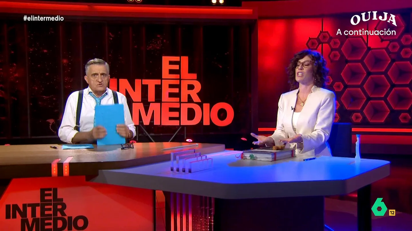 La reacción de Wyoming al ritual chamánico de 'Montero': "Se le entiende mejor que cuando explica la financiación singular" La 'vicepresidenta' del Gobierno ha recurrido a la magia para garantizar que las cuentas públicas se aprueban. Una medida que genera dudas en el presentador de El Intermedio.