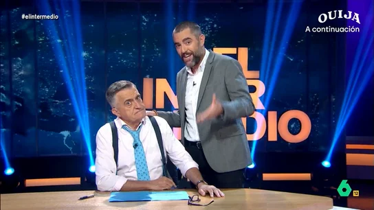 Dani Mateo recibe al nuevo ministro del Gobierno, Óscar López, con una versión de los 'Village People'. Descubre la canción del colaborador en el video de El Intermedio. Dani Mateo recibe al nuevo ministro del Gobierno, Óscar López, con una versión de los 'Village People'. Descubre la canción del colaborador en el video de El Intermedio.