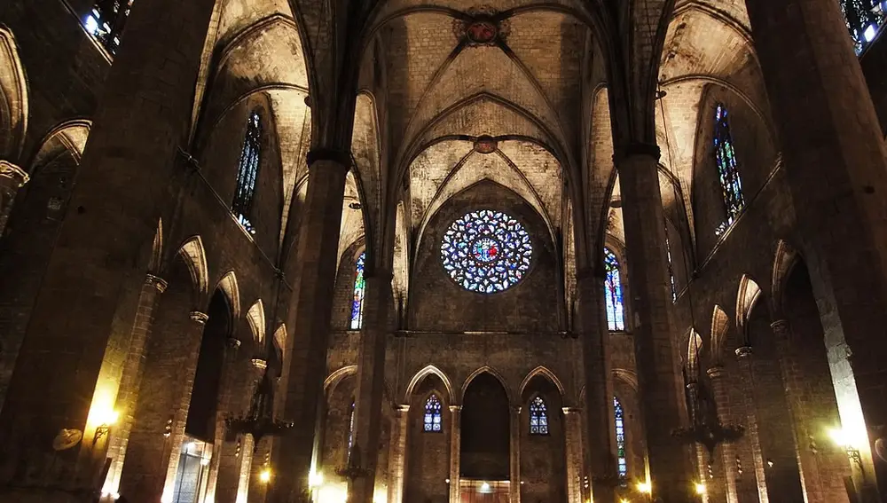 Interior de la Basílica de Santa María del Mar Interior de la Basílica de Santa María del Mar
