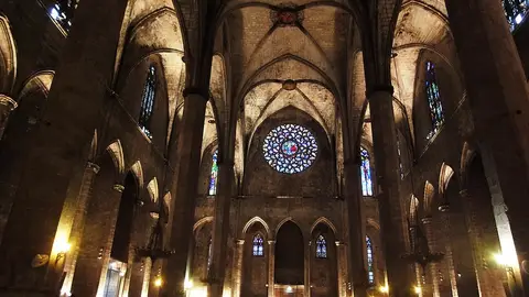 Interior de la Basílica de Santa María del Mar Interior de la Basílica de Santa María del Mar