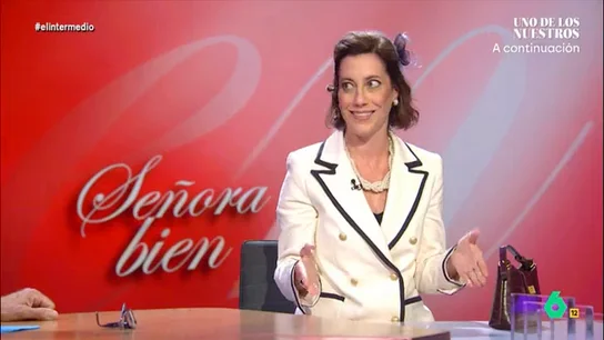 La 'señora bien', a Wyoming y Sandra Sabatés: "En vacaciones no se os ha pasado esto de ser bolivarianos y lesbianos" La 'señora bien' se ha acordado de los presentadores de El Intermedio durante sus vacaciones. "Me acordaba de ti", le dice a Wyoming, "cada vez que veía una gamba. Son de belleza distraída y rojas como tú".
