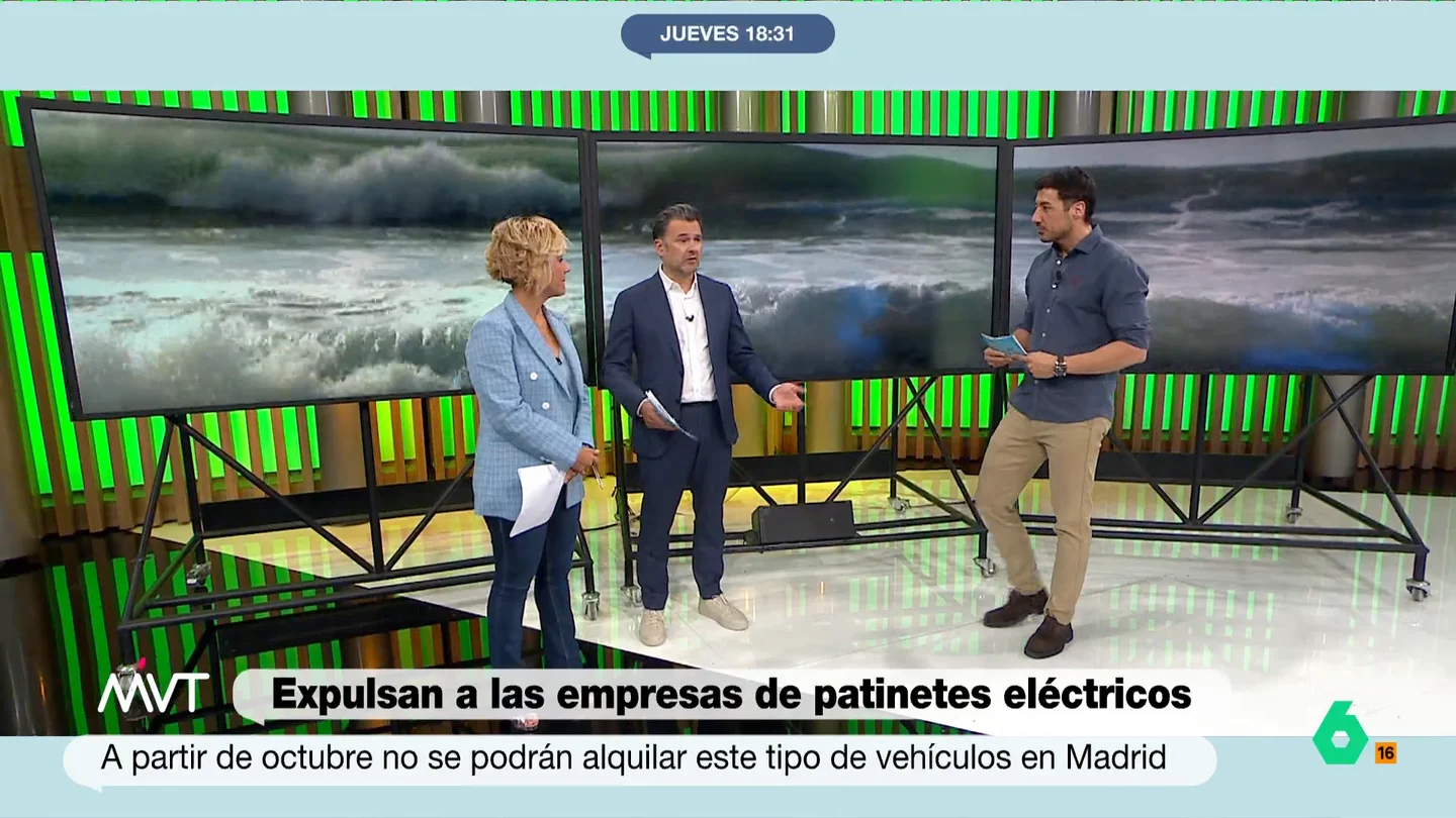 El 'enfado' de Iñaki López con los usuarios de patinetes eléctricos Iñaki López comenta en este vídeo la medida del Ayuntamiento de Madrid de expulsar de la ciudad a las tres operados de alquiler de patinetes eléctricos. Según el alcalde José Luis Martínez-Almeida, no han cumplido los requisitos pactados.