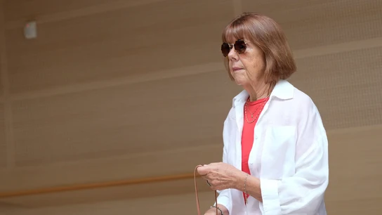 Gisèle Pelicot planta cara en el juicio a los 51 hombres que la violaron Gisèle Pelicot planta cara en el juicio a los 51 hombres que la violaron