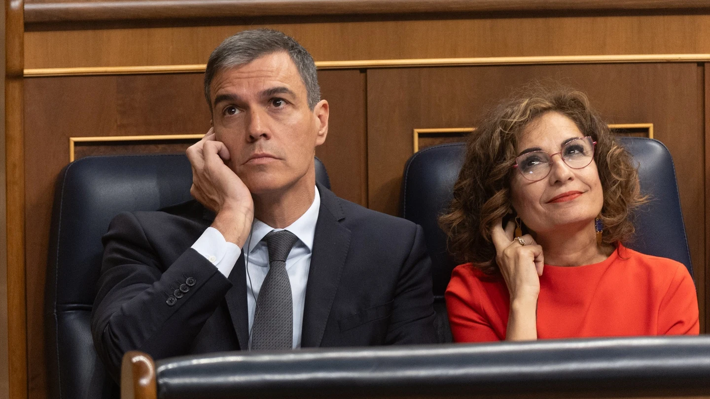 Pedro Sánchez y María Jesús Montero, en una foto de archivo Pedro Sánchez y María Jesús Montero, en una foto de archivo