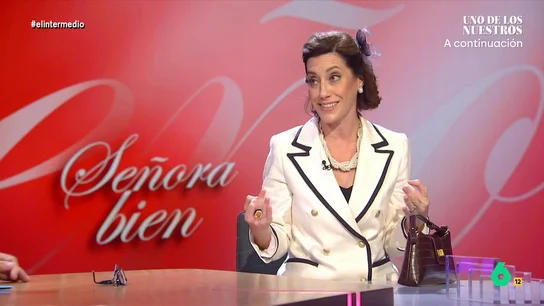 La 'Señora bien' analiza la denuncia de Abogados Cristianos al alcalde de Soria: "Que se disfrace de cura de los moritos" 'Piluchi' se lamenta de que ya no se respete "ni lo más sagrado" y es que el regidor soriano se ha paseado, durante las fiestas de Tardelcuende, en una especie de 'papamóvil', bendiciendo a la gente con una escobilla.