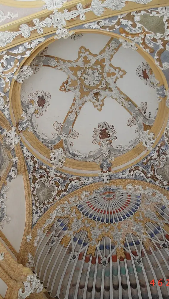 Interior de la cúpula del Real Monasterio de Santa María de la Valldigna Interior de la cúpula del Real Monasterio de Santa María de la Valldigna