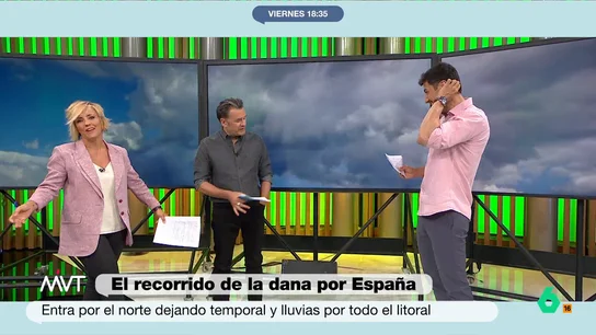 El 'enfado' de Cristina Pardo por la DANA: "No puedo soportar que llegue ya el tiempo de ponerse calcetines" El programa muestra unas imágenes de Santiago de Compostela donde se puede ver looks muy diversos: desde gente en pantalón corto, a pesar de la lluvia, hasta otros abrigados como si ya hubiera llegado el otoño.