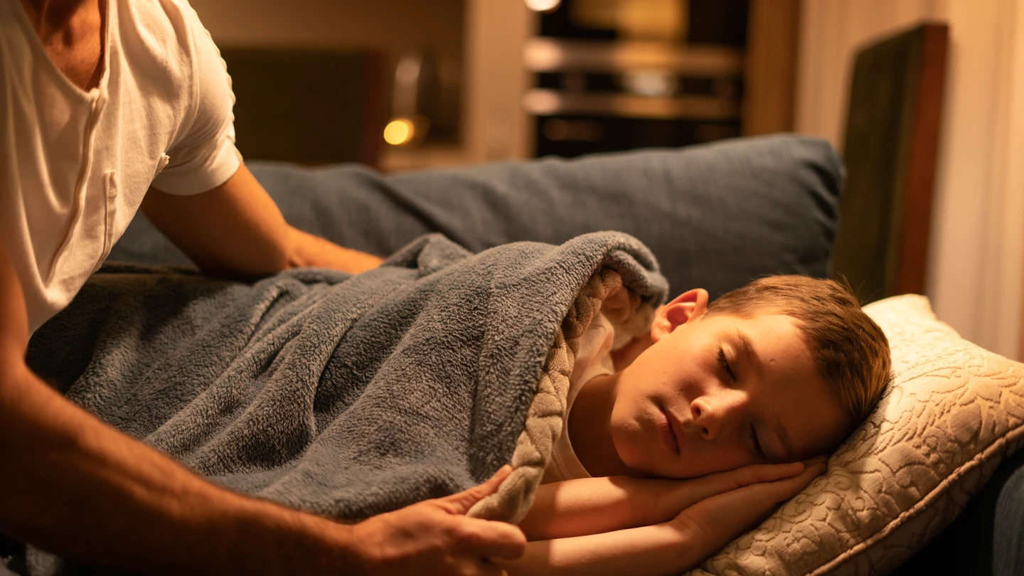 Un niño durmiendo. Un niño durmiendo.