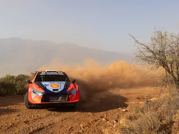 La debacle de Toyota sitúa a los tres Hyundai al frente del Acrópolis La debacle de Toyota sitúa a los tres Hyundai al frente del Acrópolis