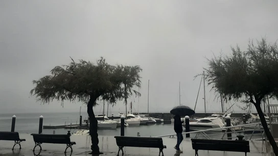 Vista de la lluvia caída ayer jueves en Santander. Vista de la lluvia caída ayer jueves en Santander.