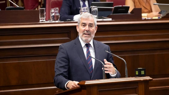 El presidente de Canarias, Fernando Clavijo, durante su intervención ante el pleno del Parlamento en el que se ha debatido sobre la situación migratoria de Canarias. El presidente de Canarias, Fernando Clavijo, durante su intervención ante el pleno del Parlamento en el que se ha debatido sobre la situación migratoria de Canarias.