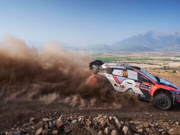 Thierry Neuville da un paso al frente y se acerca a ganar su segundo Acrópolis