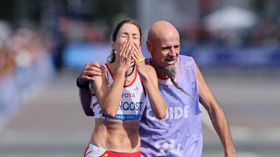 Elena Congost, con su guía Elena Congost, con su guía