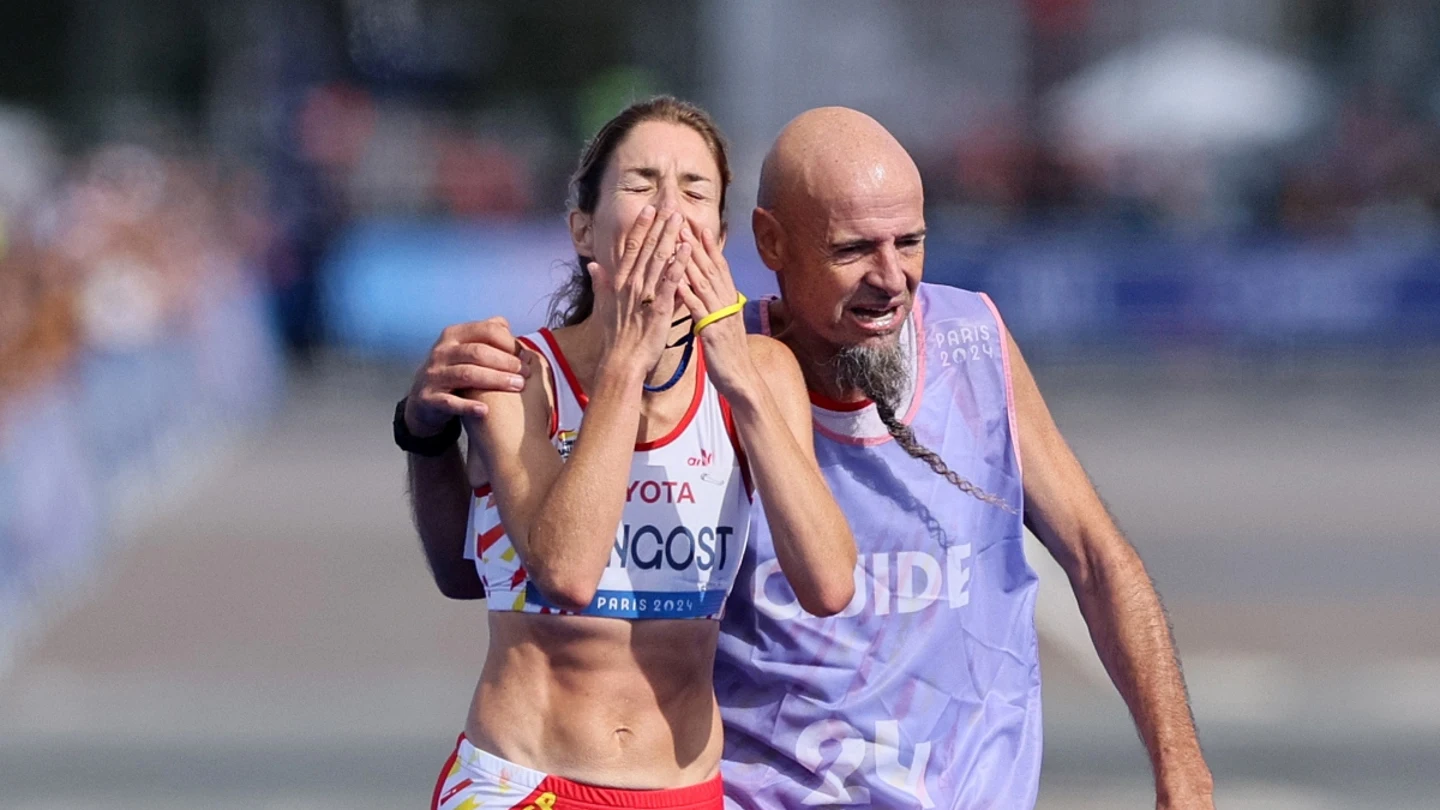 Elena Congost, con su guía Elena Congost, con su guía