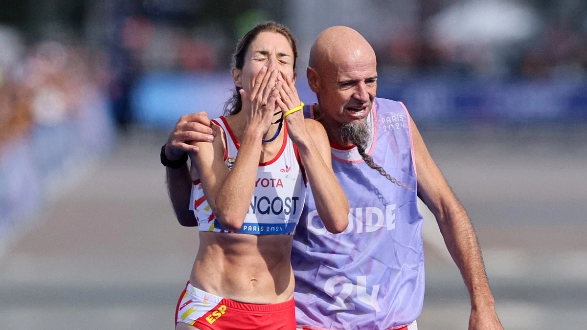 Elena Congost, con su guía