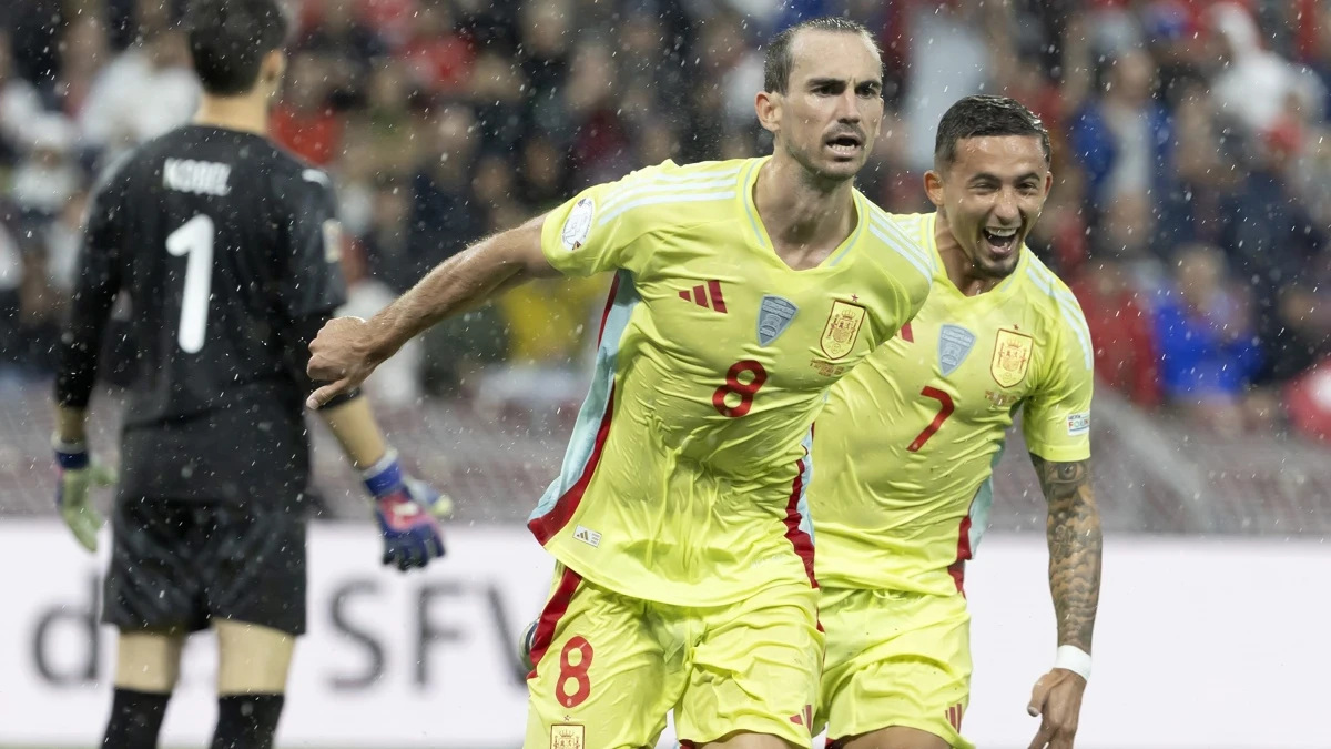 Fabián celebra un gol con España