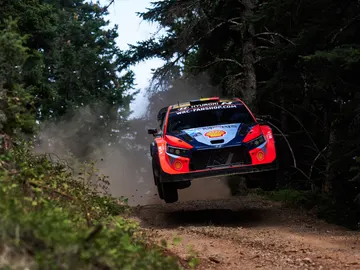 Hyundai logra el triplete en Grecia y Toyota lo pierde todo Hyundai logra el triplete en Grecia y Toyota lo pierde todo