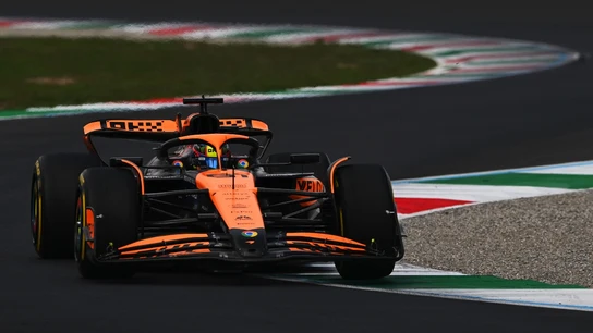 El McLaren, rodando en pista El McLaren, rodando en pista