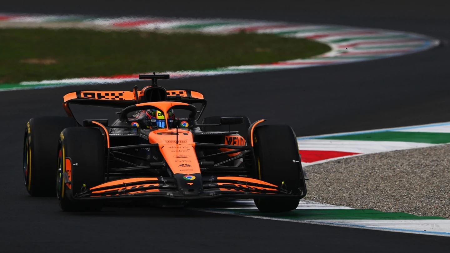 El McLaren, rodando en pista El McLaren, rodando en pista