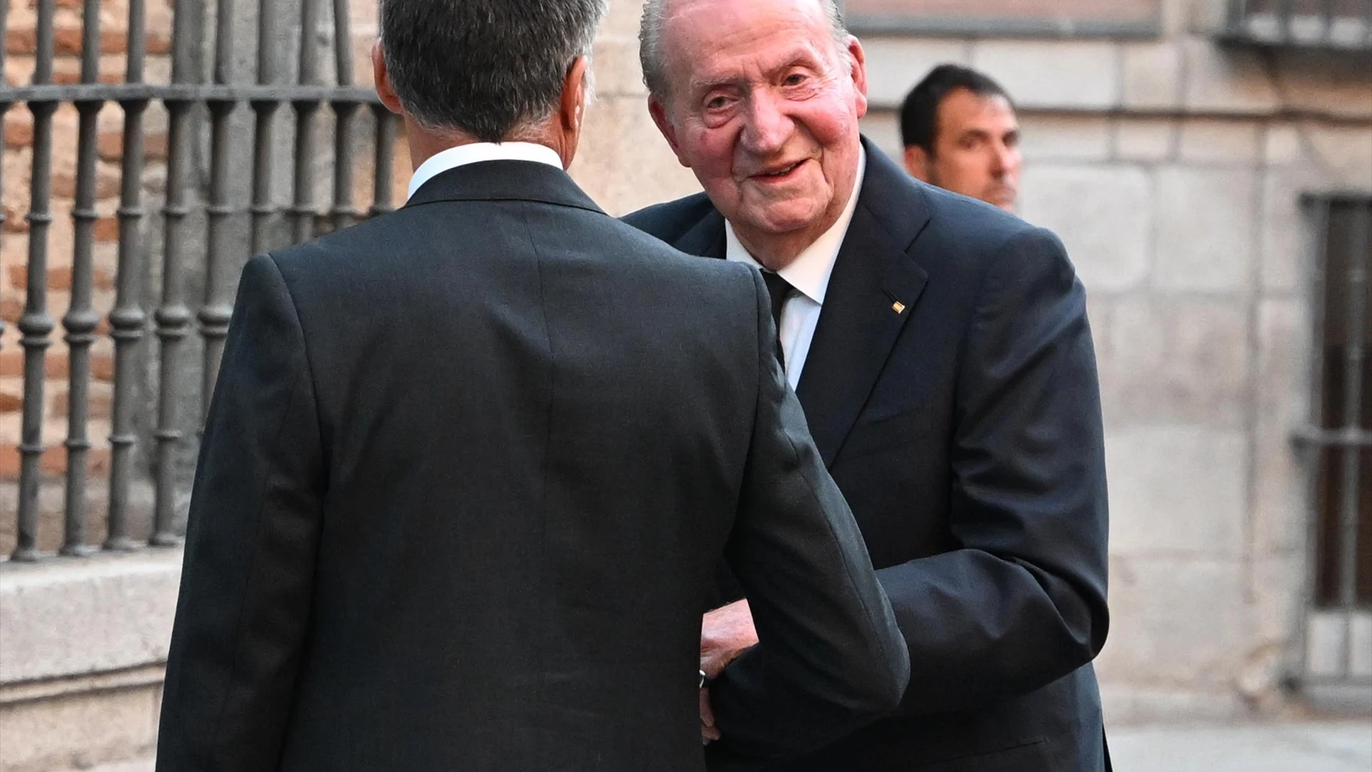 El Rey Juan Carlos a su llegada a la Catedral Castrense ante el funeral por Juan Gómez-Acebo