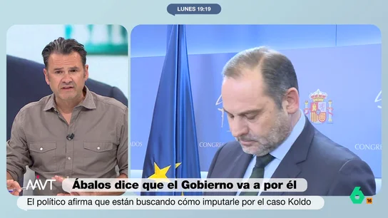 Iñaki López, al oír hablar a Ábalos de su amante y un correo "fake" Iñaki López, María Claver y Cristina Pardo analizan en este vídeo las explicaciones de José Luis Ábalos en su entrevista con Carlos Alsina donde habló de su amante, de correos "fake" que se enviaba "de papá a papá" y de que eran "una trampa".
