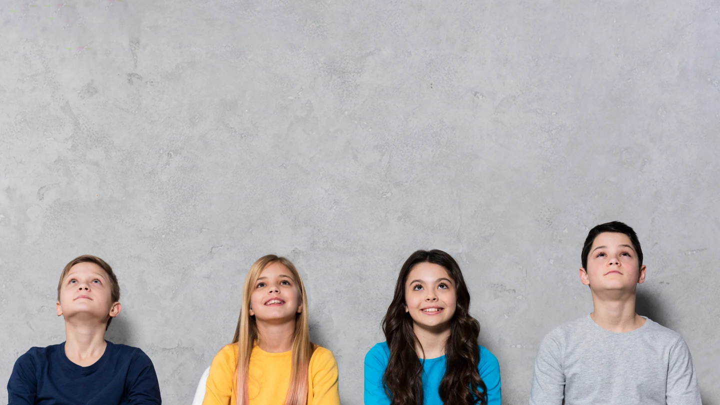 Un grupo de jóvenes. Un grupo de jóvenes.