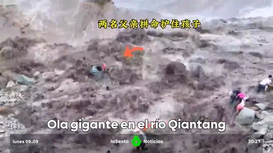 ola gigante en el río ola gigante en el río