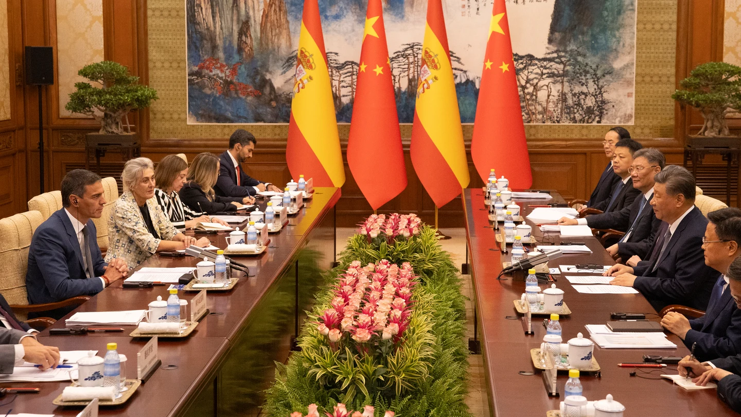 El presidente Pedro Sánchez y el presidente de China, Xi Jinping se reúnen en la Casa de Huéspedes Estatal de Diaoyutai en Pekín (China) El presidente Pedro Sánchez y el presidente de China, Xi Jinping se reúnen en la Casa de Huéspedes Estatal de Diaoyutai en Pekín (China)