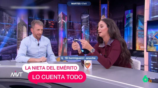 Iñaki López, 'fan' de las bromas de Victoria Federica "¿Y me decís que ha cumplido 24? Bien", ironiza Iñaki López al ver a Victoria Federica confesando en 'El Hormiguero' que mete petardos en los cigarros de sus compañeros. "Si me hacen esto, es para abofetearle", apunta Cristina Pardo en este vídeo.
