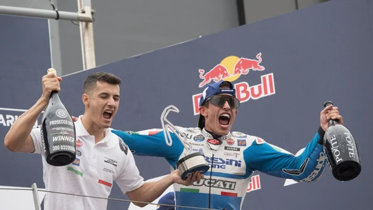 Marc Márquez en el podio de Misano Marc Márquez en el podio de Misano