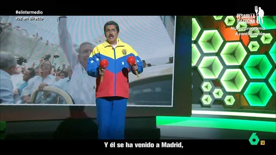 "Soy un dictador de la sabrosura": 'Nicolás Maduro' manda un mensaje a ritmo de salsa a los exiliados venezolanos El 'presidente de Venezuela' visita el plató de El Intermedio para interpretar una canción que acompaña, además, tocando las maracas.