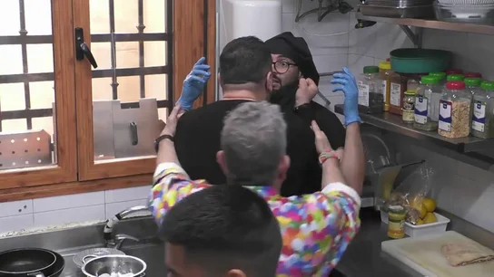 El dueño de la Taberna Danka agarra a su cocinero tras su respuesta a Alberto Chicote: "¿Te estás riendo de mí?" El dueño de la Taberna Danka agarra a su cocinero tras su respuesta a Alberto Chicote: "¿Te estás riendo de mí?"