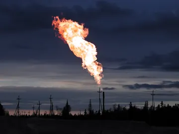La quema de combustibles fósiles es una de las fuentes de emisión de metano La quema de combustibles fósiles es una de las fuentes de emisión de metano